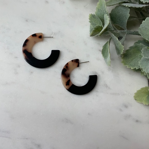 Jewelry - The Ellie - Two Toned Resin Tortoise Earrings
